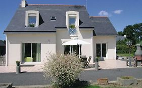 Amazing Apartment In Roz-Landrieux With Kitchen