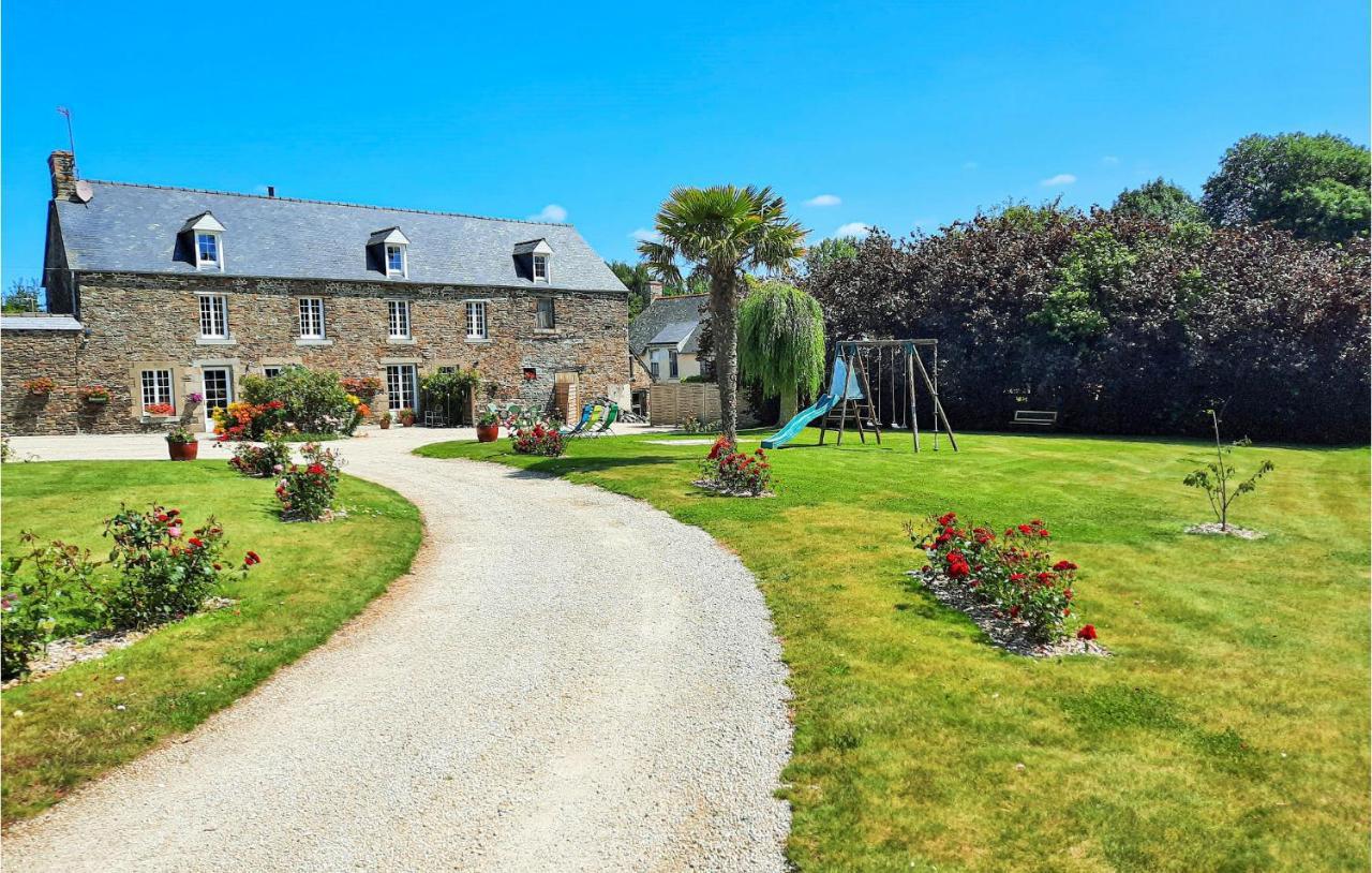 Amazing Apartment In Roz-Landrieux With Kitchen Exterior foto