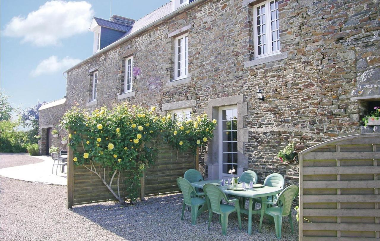 Amazing Apartment In Roz-Landrieux With Kitchen Exterior foto